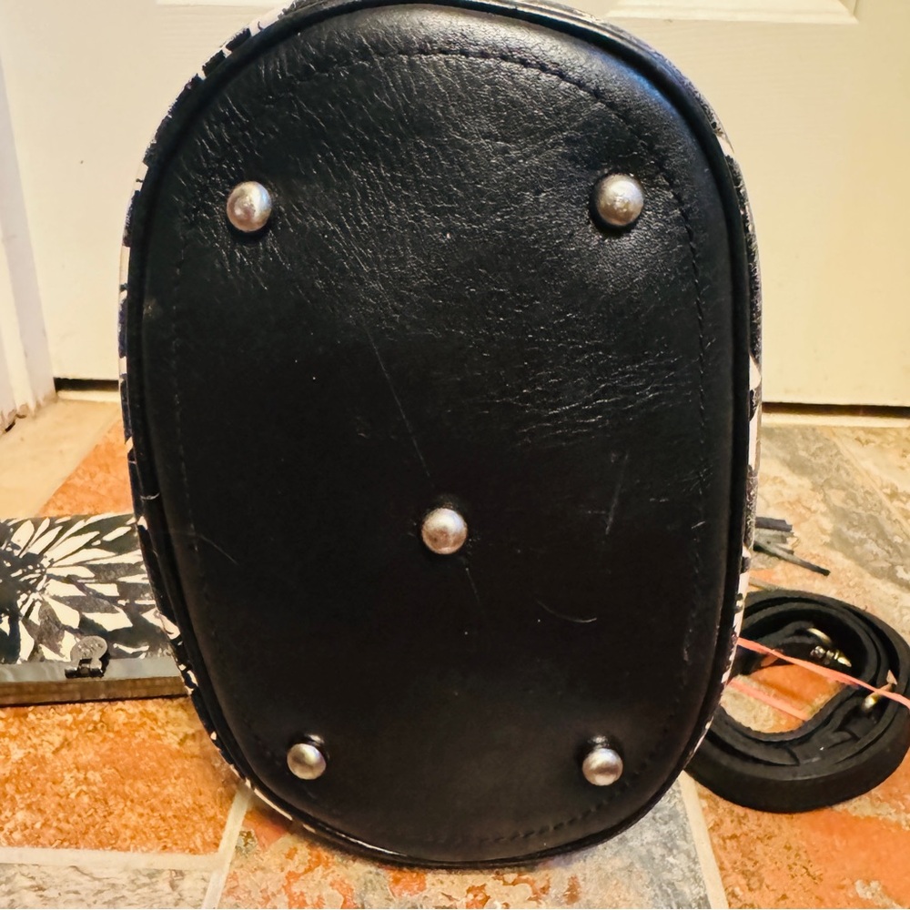 Beautiful Patricia Nash Otavia Sunflower Women's Distressed Leather Handbag! - Picture 6 of 13